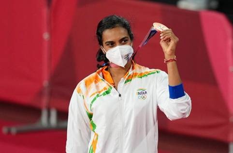 भारतीय स्टार शटलर पीवी सिंधु- कामयाबी को आदत बनाने वाली लड़की Indian star shuttler PV Sindhu created history in Tokyo Olympics-2020. She not only became the first shuttler in badminton history