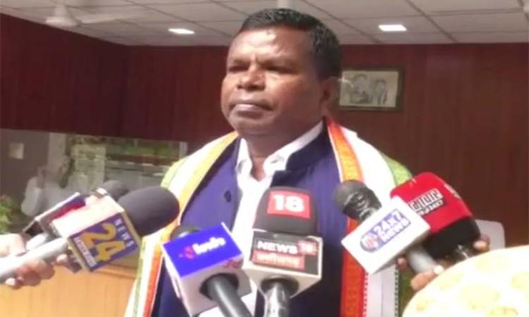 छत्तीसगढ़: आबकारी मंत्री कवासी के बयान से मचा बवाल, पूर्व मुख्यमंत्री डॉ रमन सिंह को कहा झोलाछाप Excise Minister of Chhattisgarh Kawasi Lakhma has given such a controversial statement regarding former Chief Minister Dr. Raman Singh,