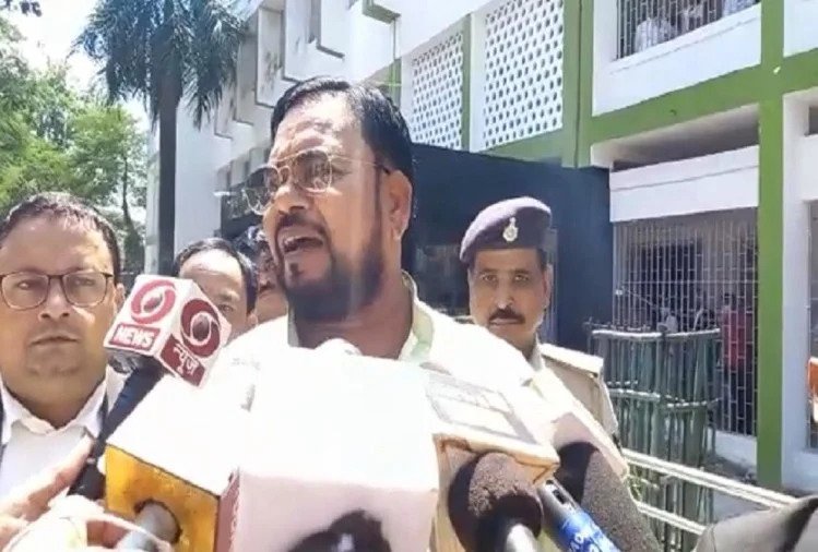जदयू के पूर्व विधायक रामबालक सिंह को कोर्ट ने सुनाई पांच साल की जेल की सजा The court of Samastipur district convicted Rambalak Singh, former JDU MLA from Vibhutipur, and his brother under the Arms Act.