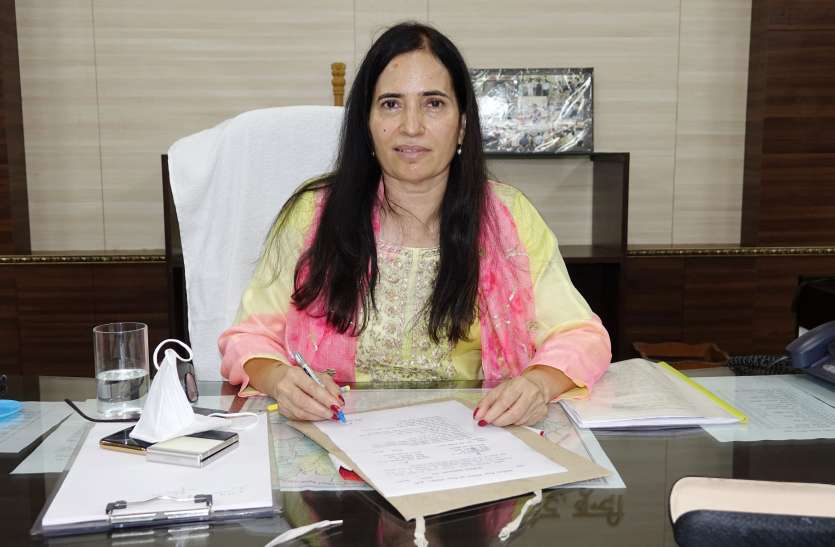 कलेक्टर रेणु जयपाल ने संभाला पदभार, राज्य सरकार की सभी योजनाओं का लाभ जनता को देने का दिया आश्वासन Kumari Renu Jaipal, a 2008 batch IAS officer of the Indian Administrative Service, took over as the Bundi District Collector on Thursday.