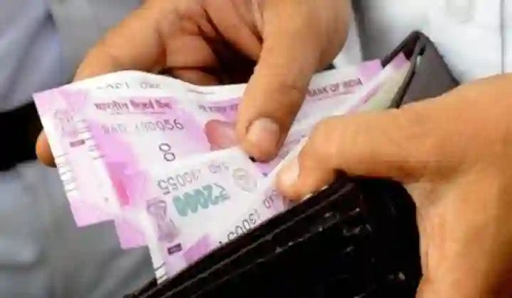 केंद्रीय कर्मचारियों के लिए सरकार की सौगात, अब दोगुना मिलेगा बोनस The Central Government has implemented 28 percent inflation for government employees from July 1, 2021, which has also started
