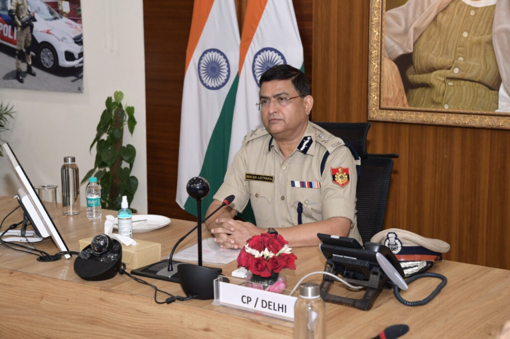 कमिश्नर आते-जाते रहते हैं, SHO जमे हुए हैं Several SHOs have been suspended or placed on line by Delhi Police Commissioner Rakesh Asthana. This case is enough