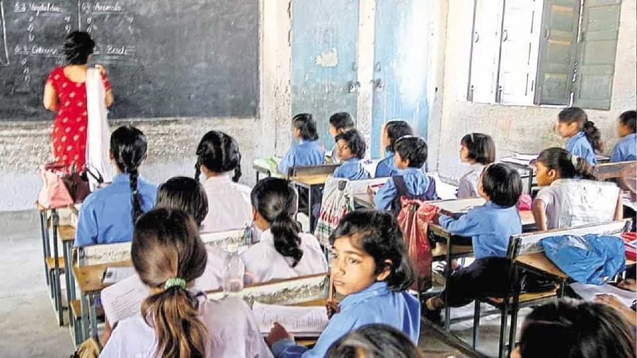 हिमाचल: प्रदेश के सभी स्कूलों में 9वीं से 12वीं तक की कक्षाएं 27 सितंबर से खोलने का ऐलान Schools will open again in Himachal Pradesh for students of classes IX to XII from September 27 after a quarter of a month. Week