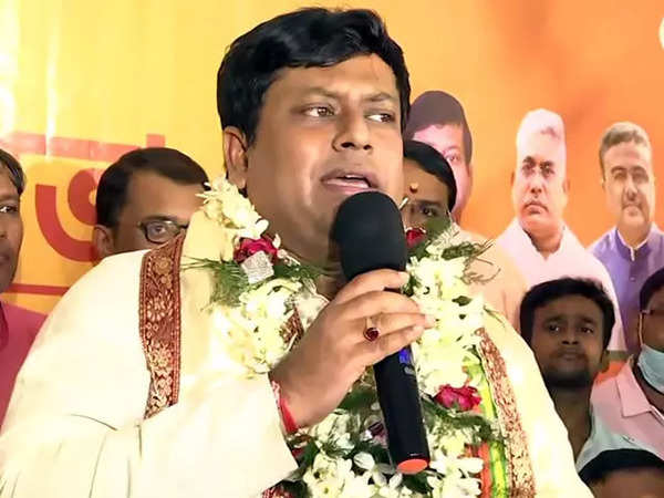 भाजपा प्रमुख सुकांत मजूमदार ने टीमएमसी पर साधा निशाना, कहा- पार्टी एक परिवार के स्वामित्व वाली संपत्ति बन गई है West Bengal BJP's new chief Sukanta Majumdar has started targeting the opposition parties as soon as he took office. Targeting TMC,