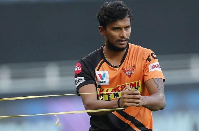 सनराइजर्स हैदराबाद टीम को बड़ा झटका, मैच से पहलें टी नटराजन को हुआ कोरोना Sunrisers Hyderabad suffered a major setback ahead of the match on Wednesday. Team's fast bowler T Natarajan has been found to be Corona