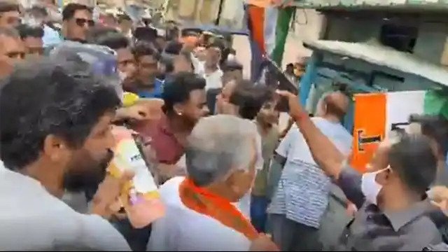 कोलकाता: उपचुनाव प्रचार के दौरान आपस में भिड़े टीएमसी और भाजपा के कार्यकर्ता, कई घायल