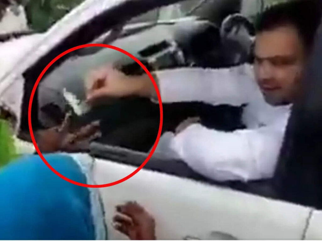 बिहार: तेजस्वी यादव का कैश बांटने वाला वीडियो वायरल A video of RJD leader Tejashwi Yadav is becoming increasingly viral on social media. In the video, he is seen distributing five hundred