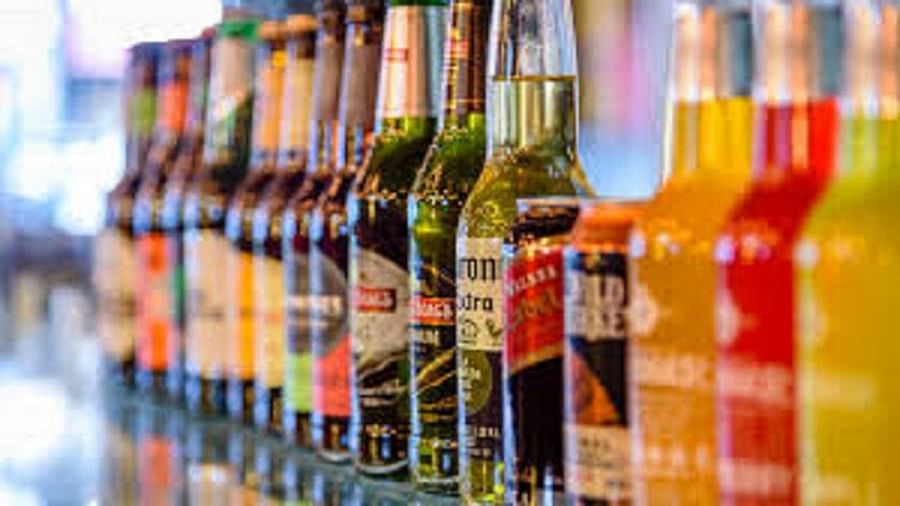 1 अक्टूबर से दिल्ली में सिर्फ सरकारी दुकानों पर मिलेगी शराब , जानें नए नियम Private liquor shops will be closed in Delhi from October onwards. Apart from this, liquor will be sold only in government shops