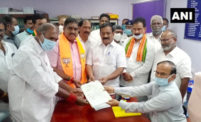 भाजपा के एस सेल्वगणपति ने पुडुचेरी से राज्यसभा सीट के लिए नामांकन दाखिल किया BJP candidate S Selvaganapathi has filed his nomination for the lone Rajya Sabha seat from Puducherry for the elections to be held on October