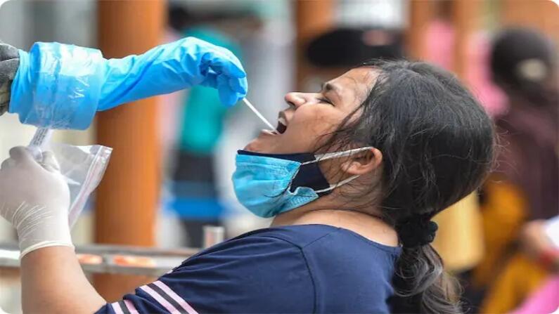 देश में एक बार फिर बढ़ रहे कोरोना के दैनिक मामलें, 24 घंटे में मिले 45,352 लोग संक्रमित, 366 की मौत