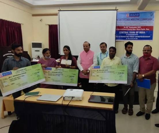 केवीआईसी ने गोवा में नौ कोविड-प्रभावित महिलाओं को दिया स्व-रोजगार In a unique initiative with far reaching benefits, Khadi and Village Industries Commission (KVIC) has arranged permanent self-employment