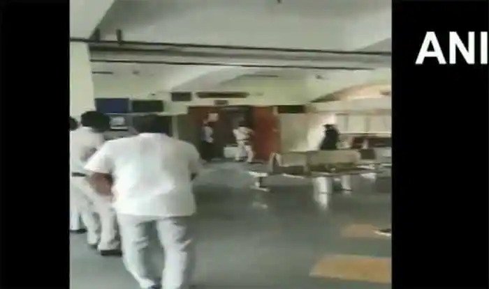 सामने आया दिल्ली की रोहिणी कोर्ट में शूटआउट का वीडियो, पुलिस ने गोली से हुआ तीन क्रिमिनल का अंत The court was shaken by a sudden firing on Friday in the Rohini court complex of Delhi, the capital of the country. This happened