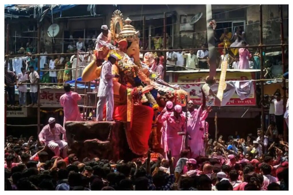 In the midst of the ongoing Corona crisis in the country, many festivals including Ganesh Utsav are about to come. The government's concern