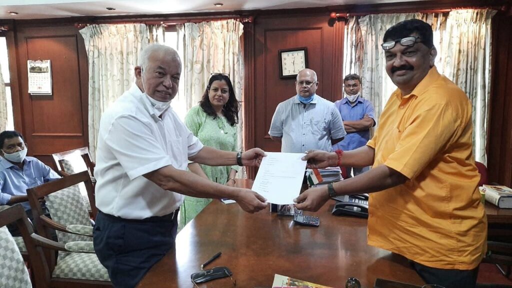 टीएमसी में शामिल हुए गोवा के पूर्व सीएम और विधायक लुइज़िन्हो फलेरियो Former Goa Chief Minister and MLA Luizinho Faleiro has joined Trinamool Congress in Kolkata. Including them, a total of 10 people