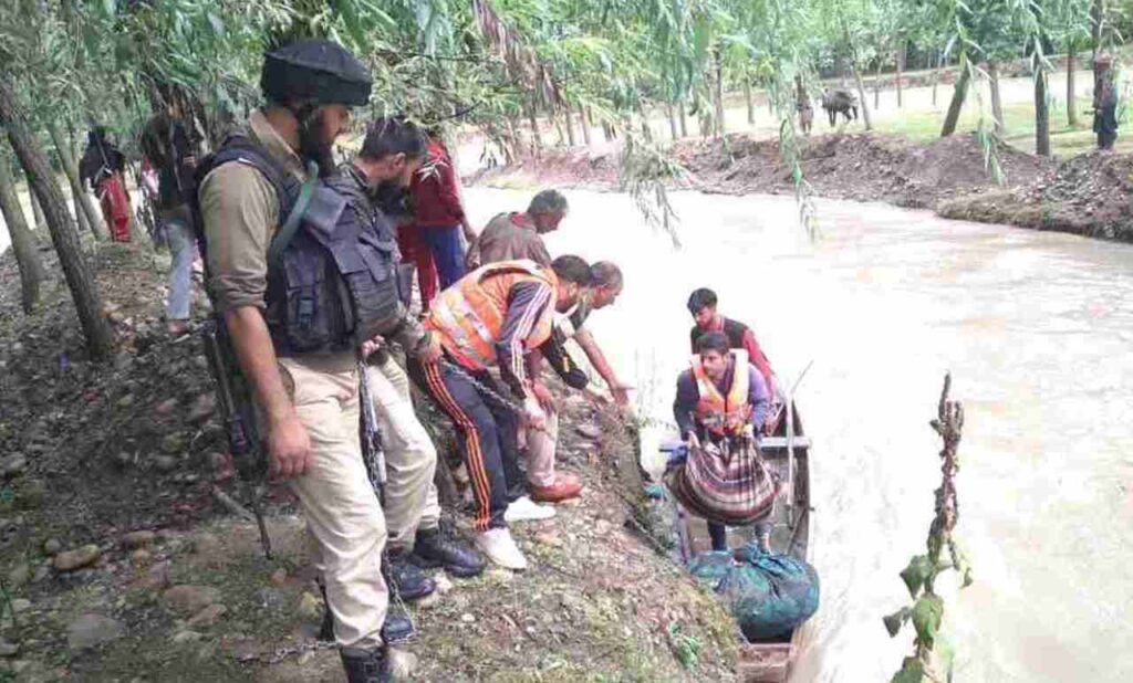 जम्मू कश्मीर के बारामुला में बादल फटने से चार लोगों की मौत