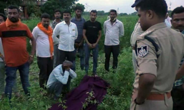 मध्य प्रदेश के धार जिले में दिनदहाड़े लुट, बदमाशों ने महिला के पैर और गर्दन काटकर लूटे जेवर A heart-wrenching incident has come to light in broad daylight in village Eklara of Dhar district of Madhya Pradesh, causing a sensation