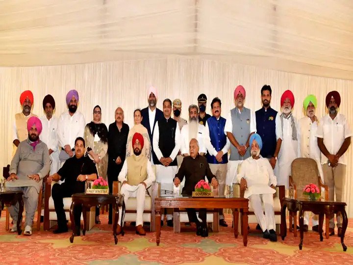 सीएम चन्नी कैबिनेट का हुआ विस्तार, 15 विधायकों ने ली मंत्री पद की शपथ