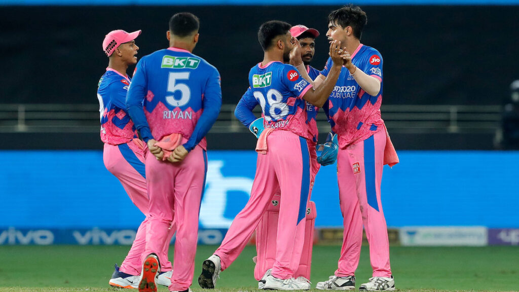आईपीएल 14वां सीजन: राजस्थान रॉयल्स ने पंजाब किंग्स को दो रन से हराया Chasing a huge target of 186 runs in 20 overs given by Rajasthan Royals, Punjab Kings openers Lokesh Rahul (49) and Mayank Agarwal