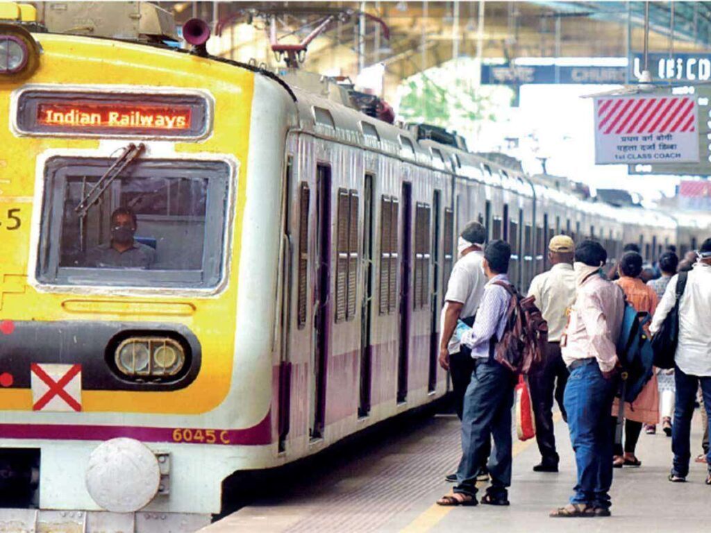 लोकल ट्रेन से यात्रा करने वालों के लिए खुशखबरी, अब एमएसटी पास से यात्रा करने की मिली अनुमति Railways has given a big relief to the local passengers. It has been decided to resume the Monthly Pass Service