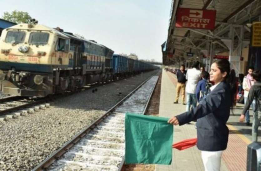 एक अक्टूबर से बदल रहें है इन ट्रेनों के समय, यहां देखें टाइम टेबल की पूरी लिस्ट Keeping in mind the convenience of the passengers, Indian Railways has planned to reschedule the arrival and departure timings