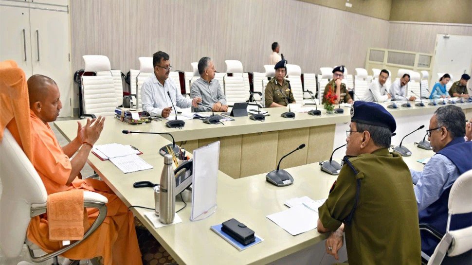 5 लाख से अधिक पेंशनभोगियों को योगी सरकार की सौगात The Yogi government has given a big gift to about five lakh pensioners of the sixth pay scale. They will now be given pension