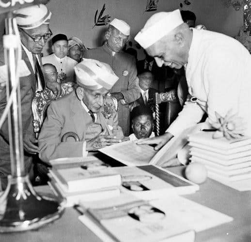 महान अभियंता, ‘भारत रत्न’ डॉ. मोक्षगुंडम विश्वेश्वरैया जी को उनकी जयंती पर कोटिश: नमन एवं सभी अभियंताओं को ‘अभियंता दिवस’ पर हृदय से बधाई. The man said, 'I am an engineer and my name is Dr. M. Visvesvaraya.' Hearing this name, all the Englishmen sitting in the train