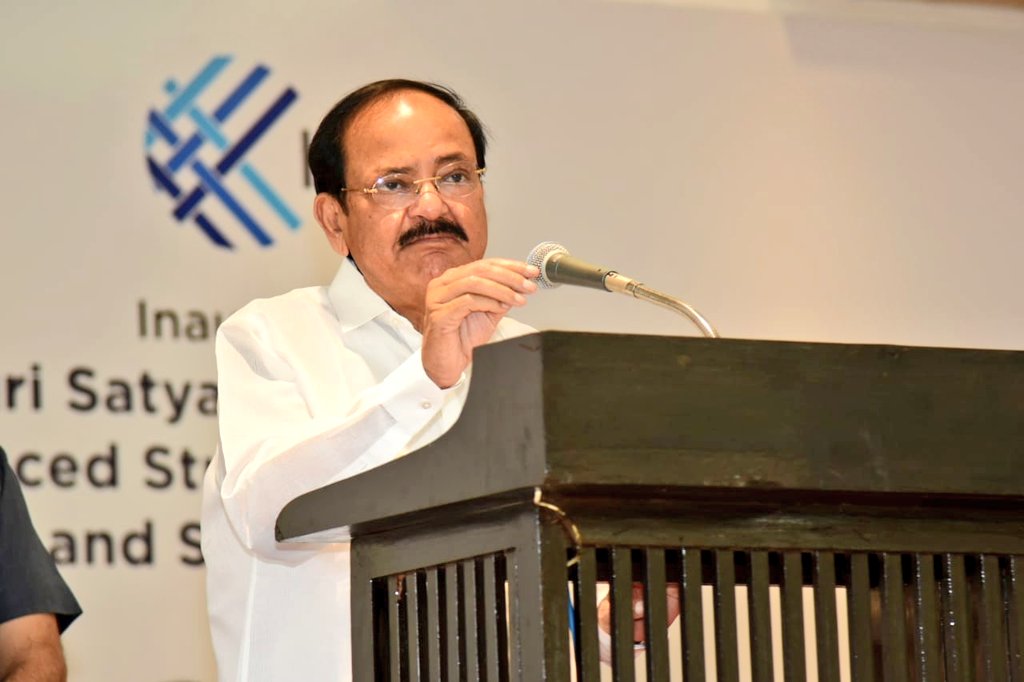 उपराष्ट्रपति ने केआरईए विश्वविद्यालय में मानविकी में उन्नत अध्ययन केन्द्र का किया उद्घाटन The Vice President of India, Shri M. Venkaiah Naidu today called upon universities to produce well-developed individuals and realize
