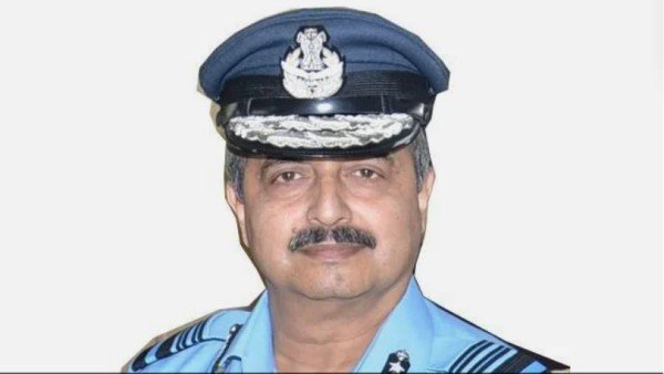 भारतीय वायुसेना चीफ आरकेएस भदौरिया हुए रिटायर, विवेक राम चौधरी बनें अगले वायुसेनाध्यक्ष Indian Air Force Chief RKS Bhadauria has retired. At the same time, Air Chief Marshal Vivek Ram Chaudhary has become the new Chief