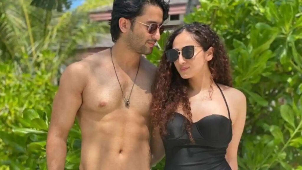 टीवी अभिनेता शाहीर शेख के घर आयी नन्ही परी, पत्नी रुचिका ने बेटी को दिया जन्म TV actors Shaheer Sheikh and Ruchika Kapoor have become parents. Ruchika has given birth to a daughter. The couple recently shared pictures a