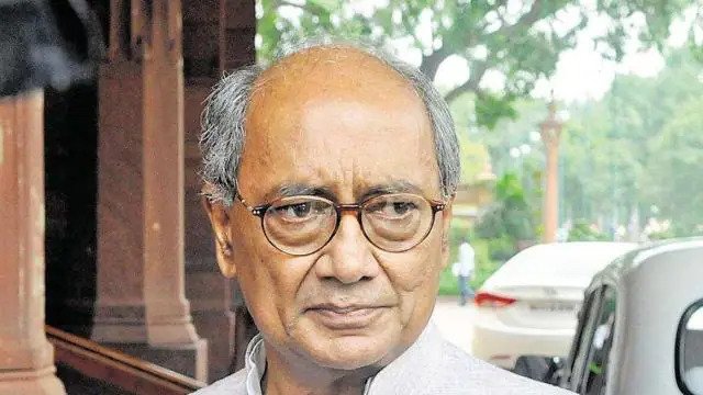 कांग्रेस नेता दिग्विजय सिंह ने पीएम मोदी पर उठाया सवाल, बोले- कोवैक्सीन को अमेरिका नही दी मंजूरी फिर उन्हें वहां जाने की अनुमति कैसे मिली There has been panic among the opposition parties after PM Modi's visit to America. They keep looking for some excuse or the other