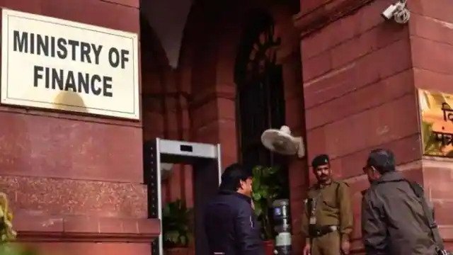 वित्त मंत्रालय ने 8 राज्यों में 2,903.80 करोड़ रुपये की पूंजीगत व्यय परियोजनाओं को दी मंजूरी The Department of Expenditure, Ministry of Finance has allocated Rs 2,903.80 crore to 8 states for capital projects under the scheme