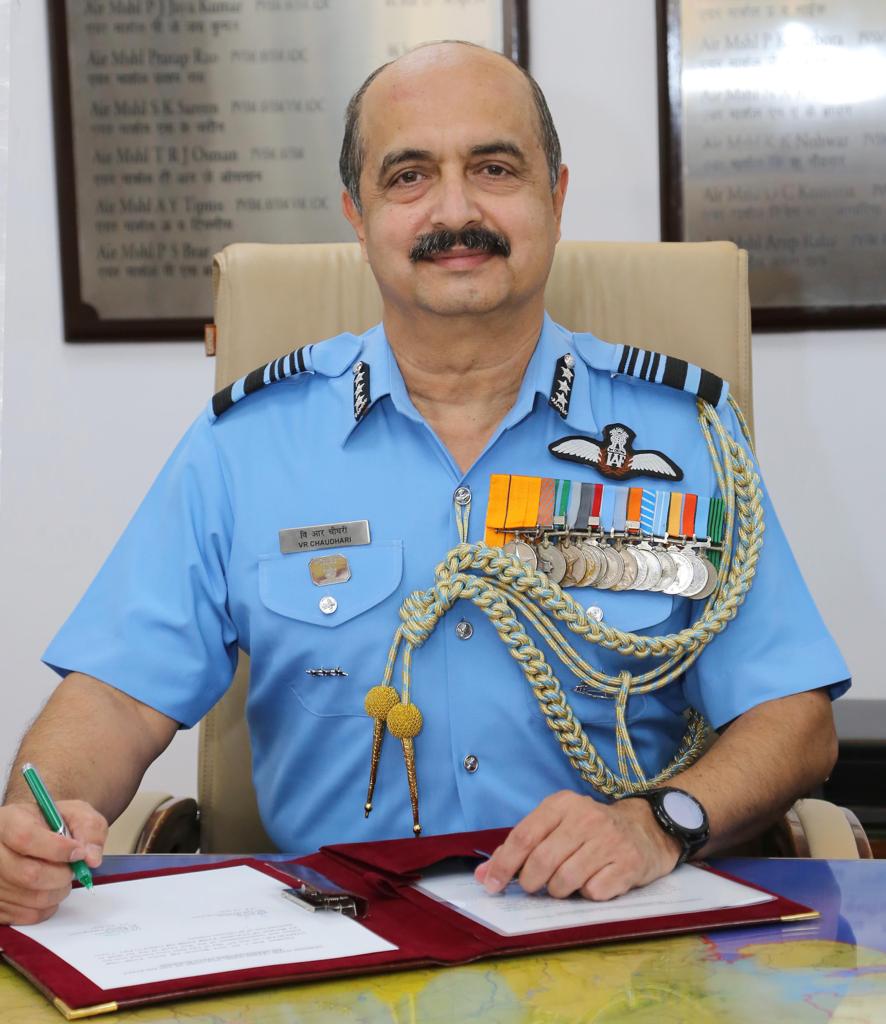 एयर मार्शल वी आर चौधरी बने अगले वायुसेना प्रमुख Government on 30 September 2021 after the retirement of Air Chief Marshal RKS Bhadauria, PVSM, AVSM, VM, ADC Air Marshal VR Choudhary
