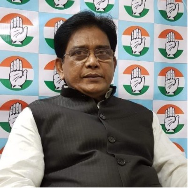 कांग्रेस के पूर्व विधायक और एआईसीसी सचिव मैनुल हक ने दिया इस्तीफा, टीएमसी में होंगे शामिल Former Congress MLA and AICC Secretary Mainul Haque has resigned from his post. He will join the Trinamool Congress (TMC) on 23 September.