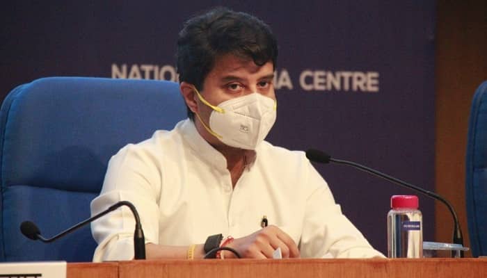 पीएलआई योजना के तहत ड्रोन और ड्रोन घटकों के लिए अगले 3 वर्षों में 120 करोड़ प्रोत्साहन दिए जाएंगे- ज्योतिरादित्य एम सिंधिया Union Civil Aviation Minister Jyotiraditya M Scindia apprised the media about the important features of the PLI scheme in the press