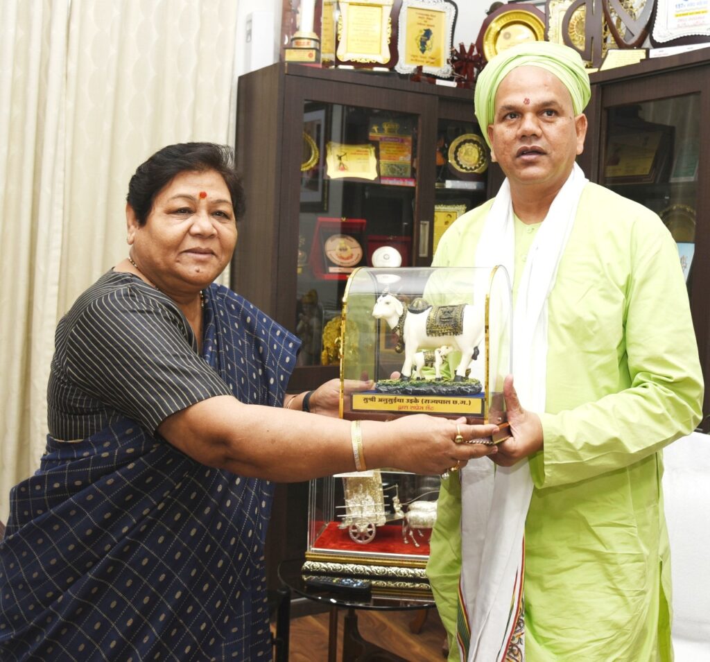राज्यपाल अनुसुईया उइके से संत श्री रावतपुरा सरकार ने की भेंट