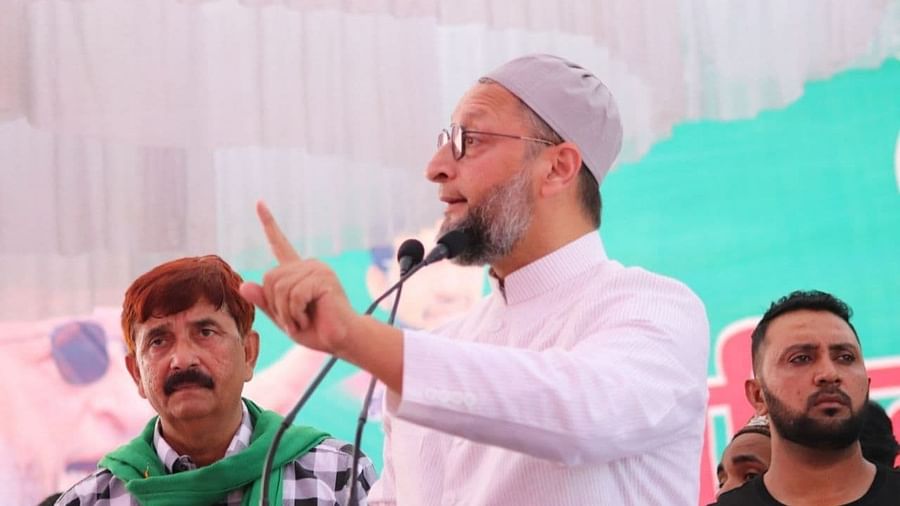 प्रधानमंत्री दो चीजों पर जबान ही नहीं खोलते, बाकी सब चीजों पर बोलते होंगे- AIMIM चीफ असदुद्दीन ओवैसी AIMIM Chief Asaduddin Owaisi, as usual, has once again made rhetoric on the Modi government of BJP. This time Owaisi won Pakistan