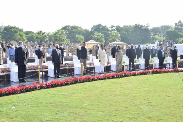 केन्द्रीय गृह एवं सहकारिता मंत्री श्री अमित शाह ने ‘पुलिस स्मृति दिवस’ शहीद पुलिसकर्मियों को दी श्रद्धांजलि The Union Home and Cooperation Minister, Shri Amit Shah, on 'Police Commemoration Day', paid tribute to the martyred policemen who