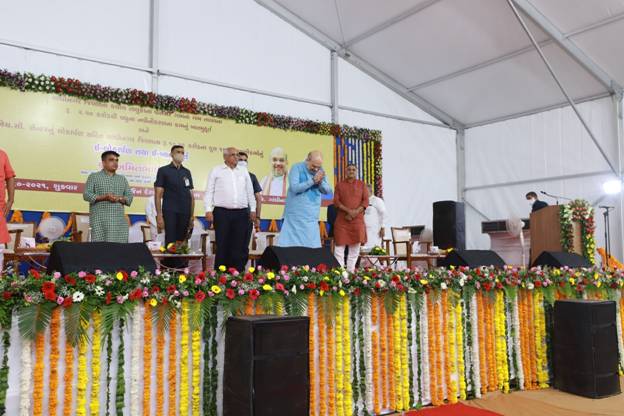 अमित शाह ने अपने संसदीय क्षेत्र गांधीनगर में विभिन्न सरकारी योजनाओं का किया उद्घाटन व शिलान्यास The Union Minister for Home and Cooperation, Shri Amit Shah, today participated in many public programs in his parliamentary constituency