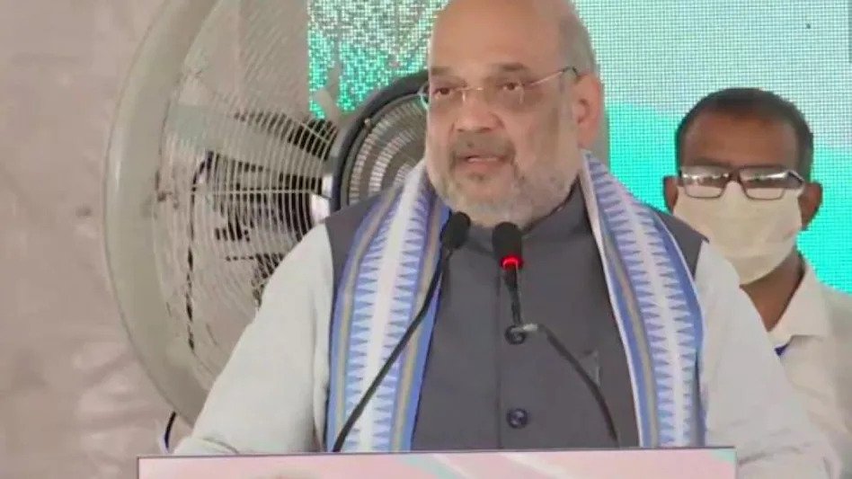 देहरादून में बीजेपी की रैली में बोले केंद्रीय गृह मंत्री अमित शाह, कांग्रेस शासन में शुक्रवार को हाईवे ब्लॉक करने और वहां पर नमाज करने की होती थी अनुमति Union Minister Amit Shah, who arrived in Dehradun, Uttarakhand, to take stock of the election strategies, addressed a rally organized