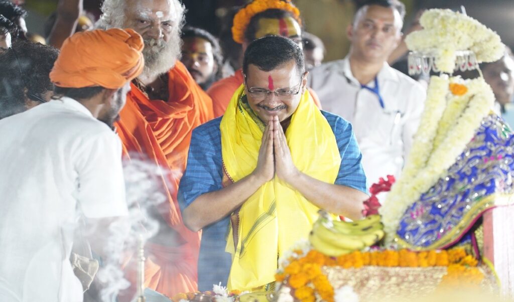 Aam Aadmi Party (AAP) national convener and Delhi Chief Minister Arvind Kejriwal reached Ayodhya on Tuesday. Here Kejriwal worshiped