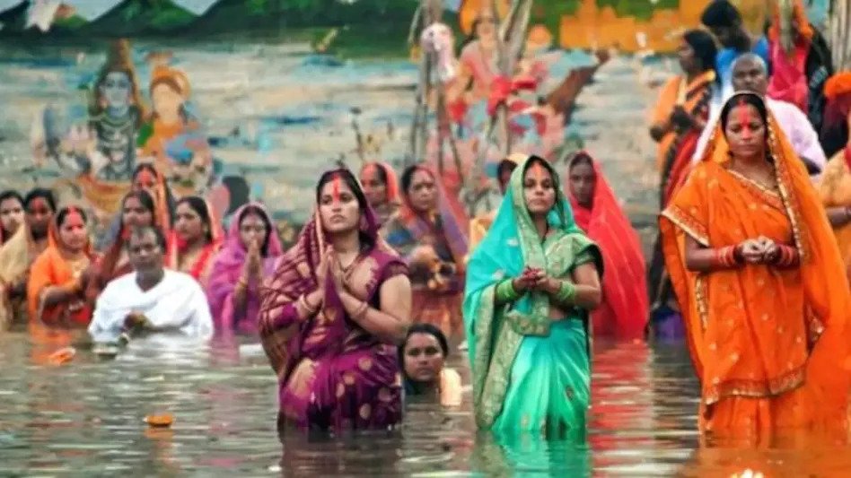 दिल्ली में छठ पूजा से हट सकती है पाबंदिया, 27 अक्टूबर को DDMA की बैठक में होगा फैसला The DDMA will meet on October 27 to discuss the current situation of COVID-19 in the national capital and is likely to be held a