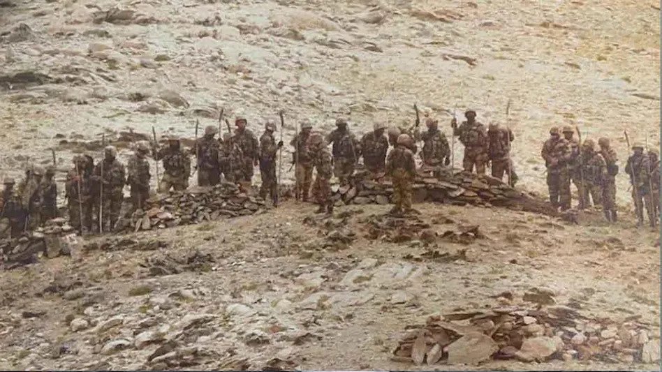 अब चीनी सैनिकों को मिलेगा मुंह तोड़ जवाब, पारंपरिक हथियार से चीन को हराएंगे भारतीय सेनिक During the conflict in Galwan Valley, Chinese soldiers used sharp wire rods and electric shock guns on Indian soldiers. But