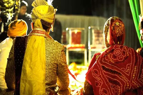 जयपुर: 1.80 लाख रुपए के लिए नाबालिग ने बेची अपनी पत्नी A minor from Odisha sold his newly wed wife to a 55-year-old man for a smartphone. Residents of Bolangir from the middle of Rajasthan