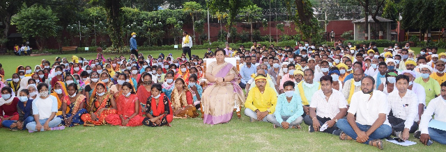 राज्यपाल सुश्री अनुसुईया उइके से सरगुजा के आदिवासियों के प्रतिनिधिमण्डल ने की मुलाकात, सुनी समस्या