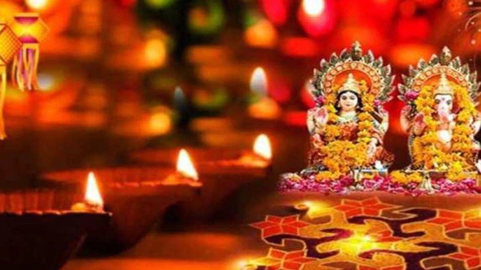 जाने कब मनाया जाएगा धनतेरस, यहां जानें शुभ मुहूर्त, पूजा विधि Lord Dhanvantari had appeared with the nectar urn at the time of churning the ocean on the Trayodashi date of Krishna Paksha of Kartik month