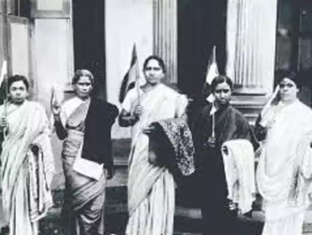 बिहार की वह वीरांगना जिसने महात्मा गांधी का पैर छूने से कर दिया था मना The heroine of Bihar who refused to touch Mahatma Gandhi's feet- Tara Devi