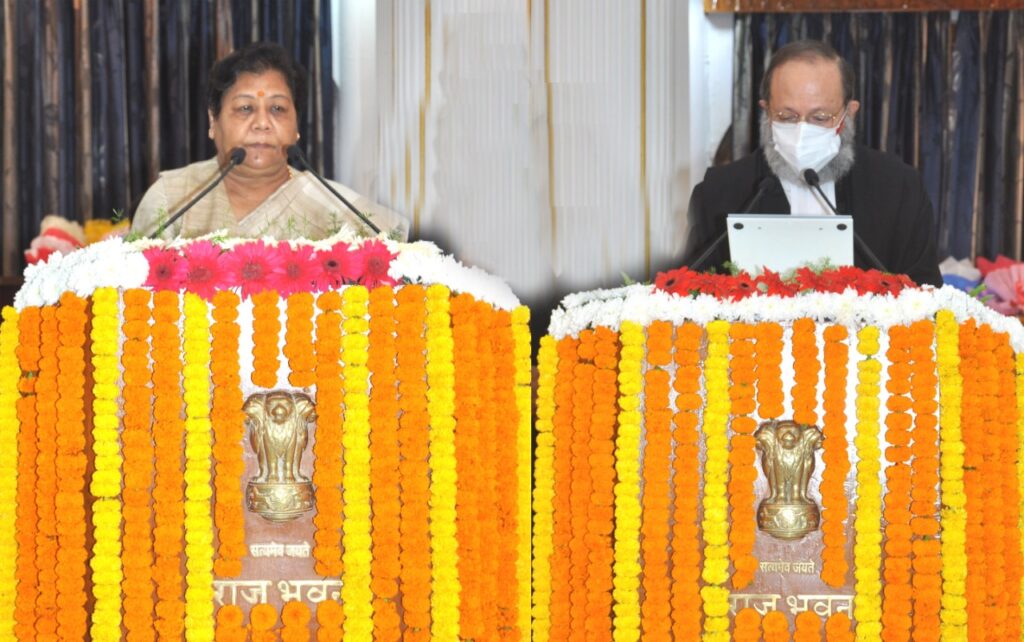 राज्यपाल अनुसुईया उइके ने न्यायाधिपति श्री अरूप कुमार गोस्वामी को छत्तीसगढ़ के मुख्य न्यायाधीश पद की दिलाई शपथ Governor Ms. Anusuiya Uikey administered the oath of office and secrecy to the Chief Justice of High Court, Chhattisgarh, at the Durbar