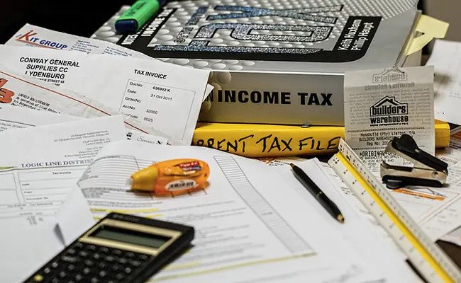 अहमदाबाद में आयकर विभाग का तलाशी अभियान जारी The Income Tax Department conducted search and seizure operations on September 28 against the Real Estate Developer Group and