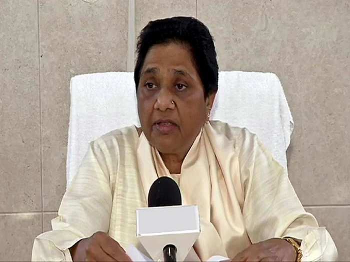 उत्तर प्रदेश में भाजपा ने फेंका अपना नया दांव, चुनावी मैदान में मायावती के खिलाफ बेबी रानी मौर्य को उतारने को तैयार Bahujan Samaj Party supremo Mayawati has defeated former Uttarakhand governor Baby Rani Maurya in the next year's assembly elections