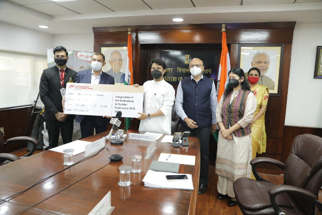 प्रधानमंत्री ने सिंधुदुर्ग के चिपी हवाई अड्डे से मुंबई के बीच उड़ान सेवाओं के शुभारंभ पर प्रसन्नता व्यक्त की